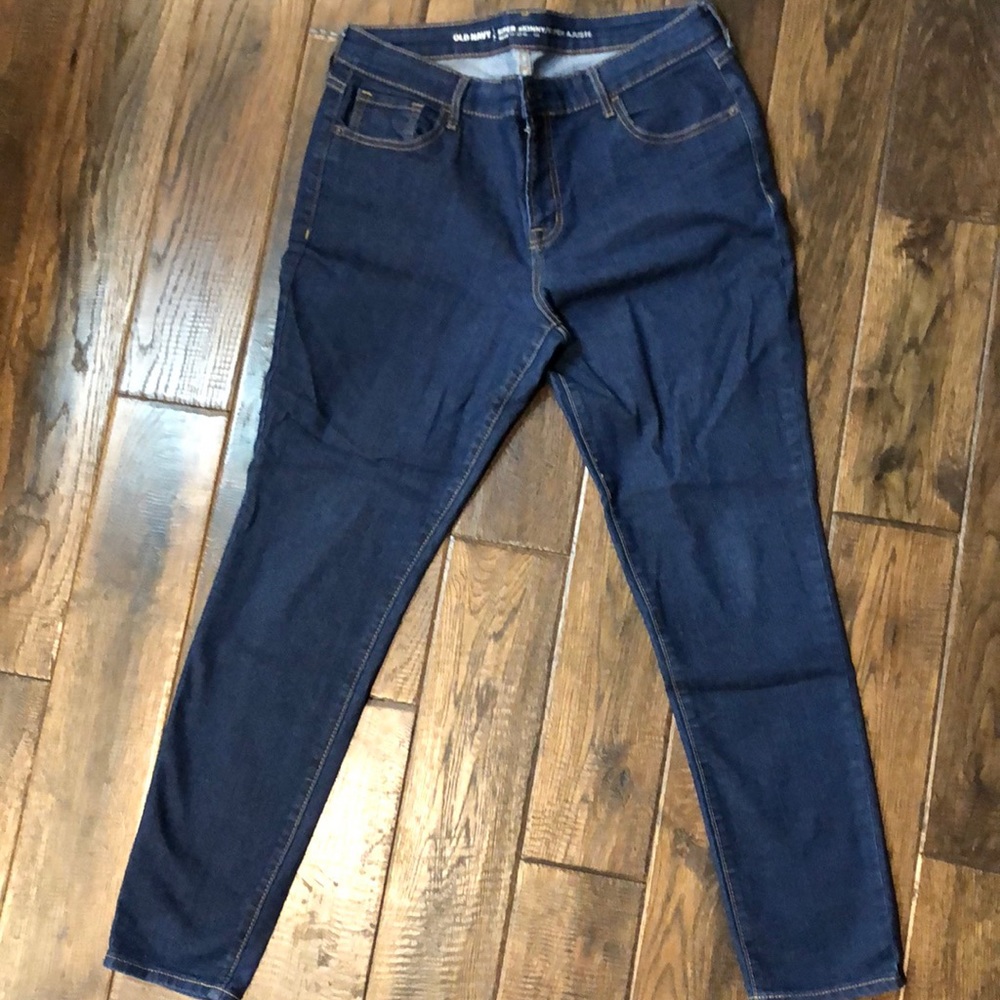 Old Navy Super Skinny Mid-Rise Jeans. Size 12